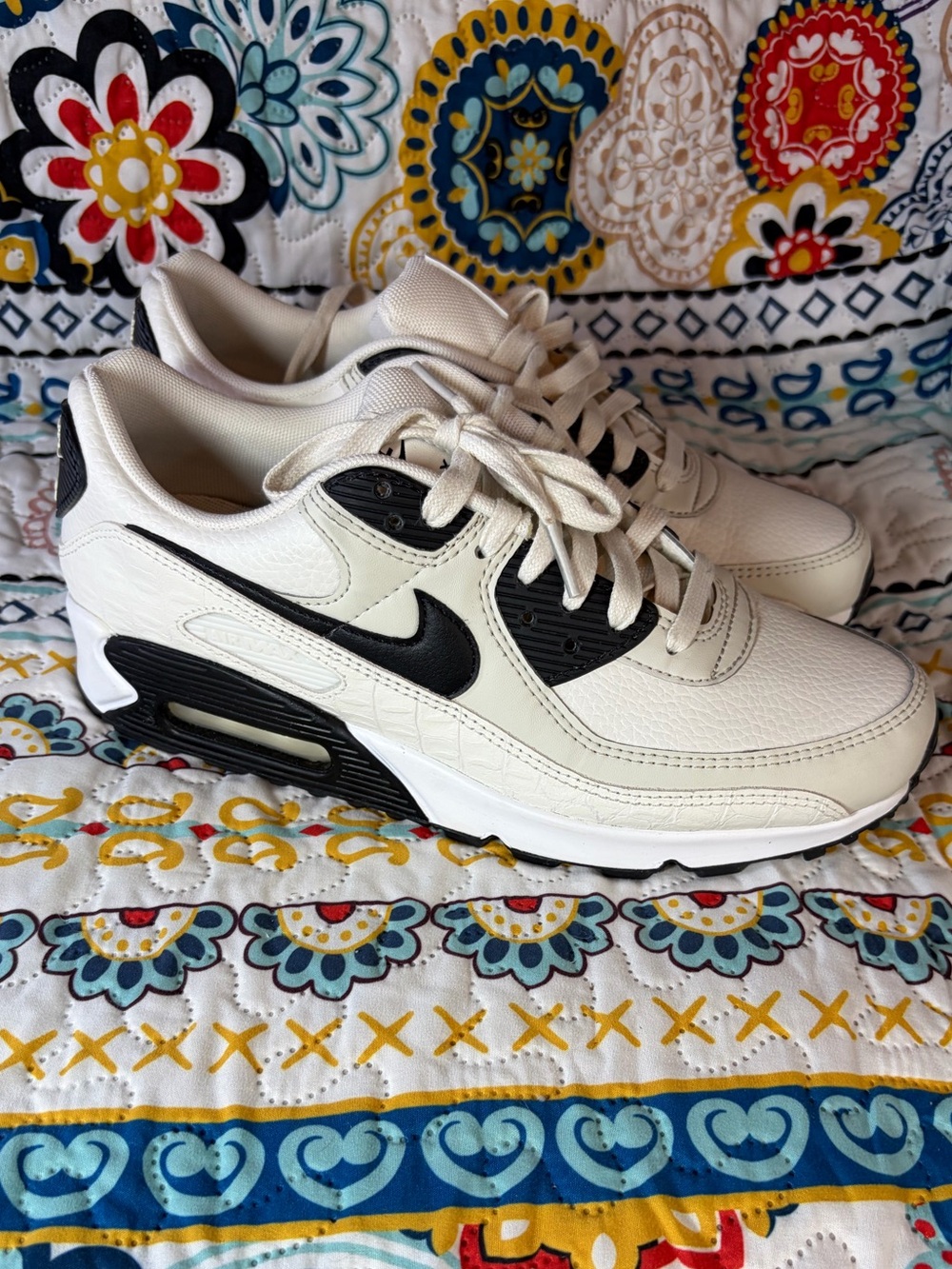 Nike Cream & Black Low-Top Air Max Sneakers